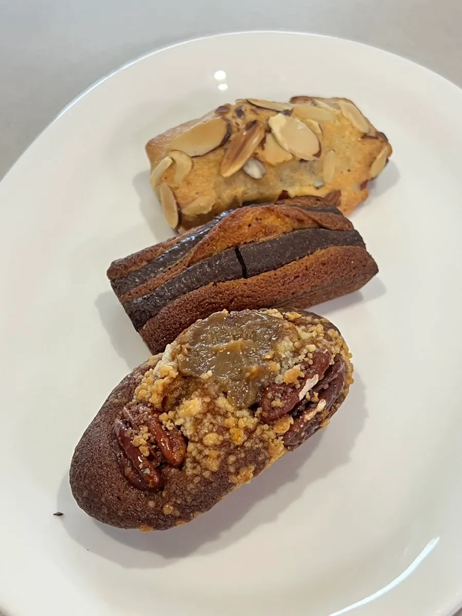 맛본 마들렌과 휘낭시에