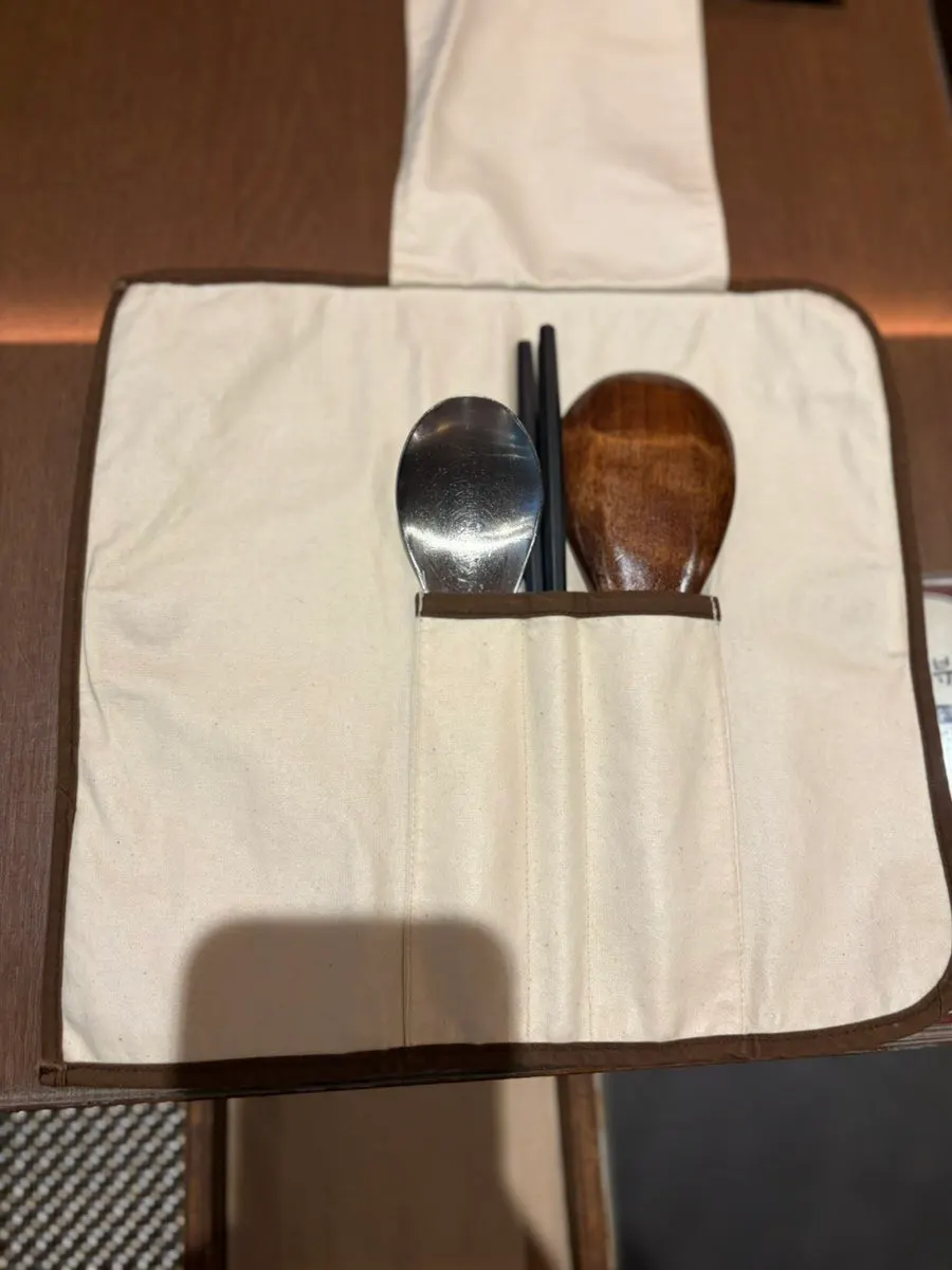 Neatly stored utensils