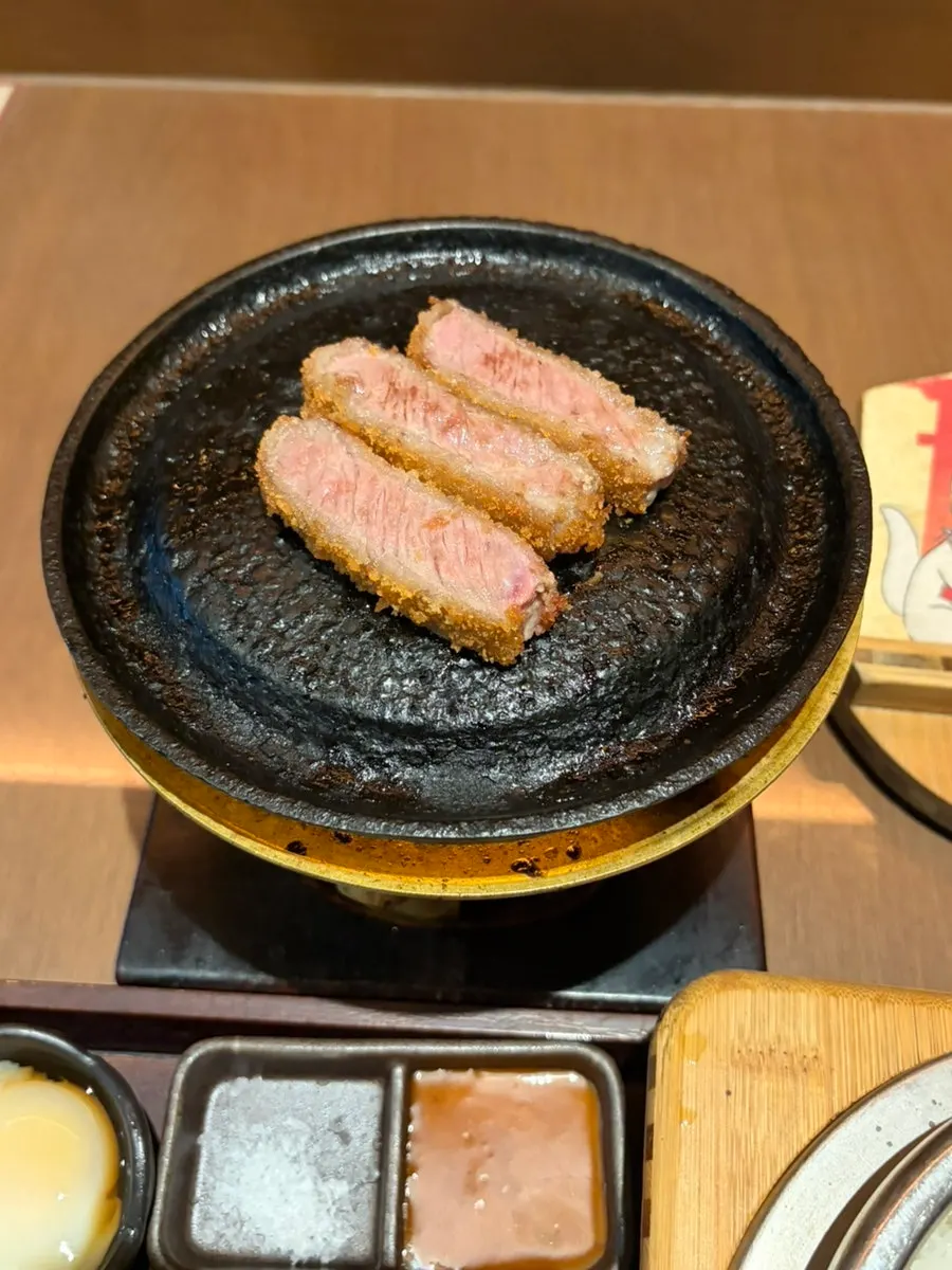 Gyukatsu served with sauce