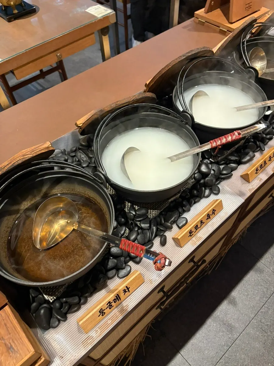 Three types of nurungji at the self-service bar
