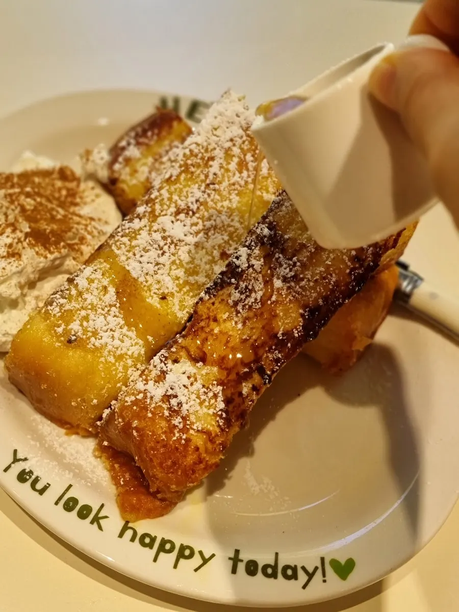 Fluffy French toast brunch