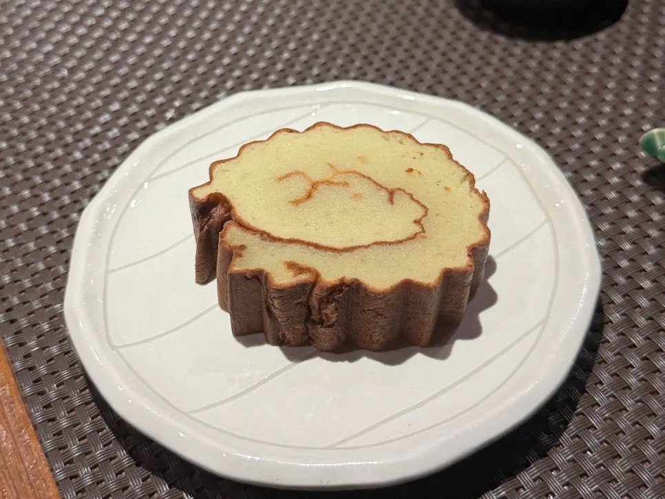 코스 마무리로 나온 장어 초밥