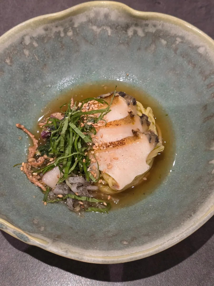 Five-color abalone gardenia noodles topped with abalone and vegetables
