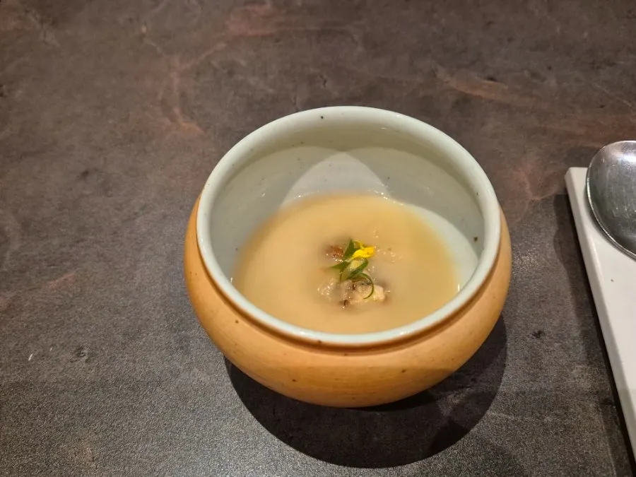 한우사골과 닭육수로 우려낸 죽