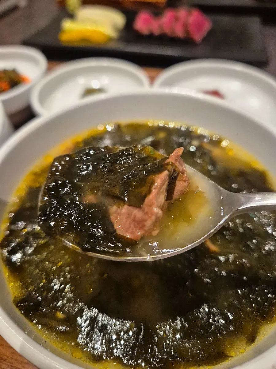 제철 생선이 들어간 솥밥
