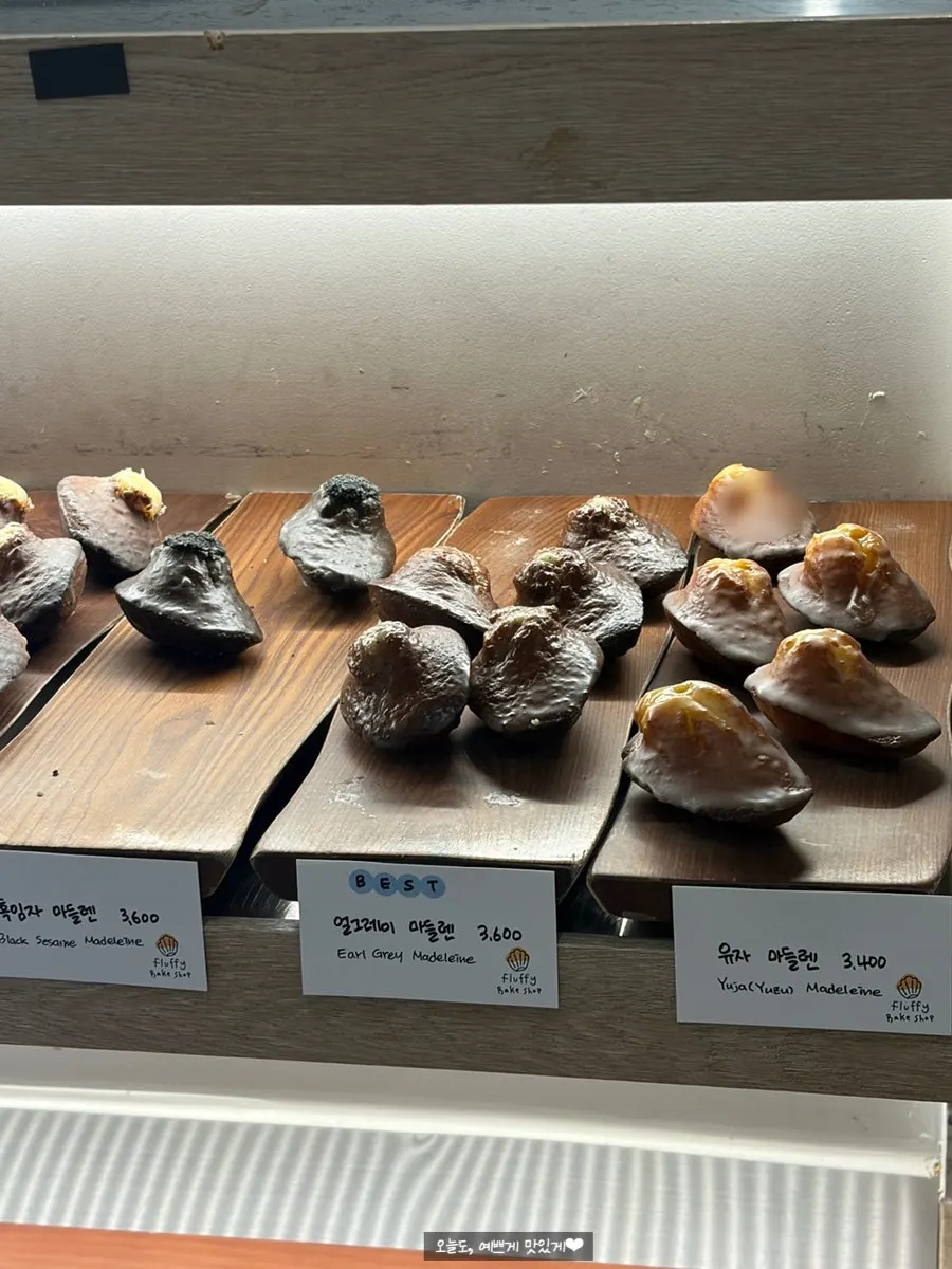 Madeleines arranged by flavor in the showcase