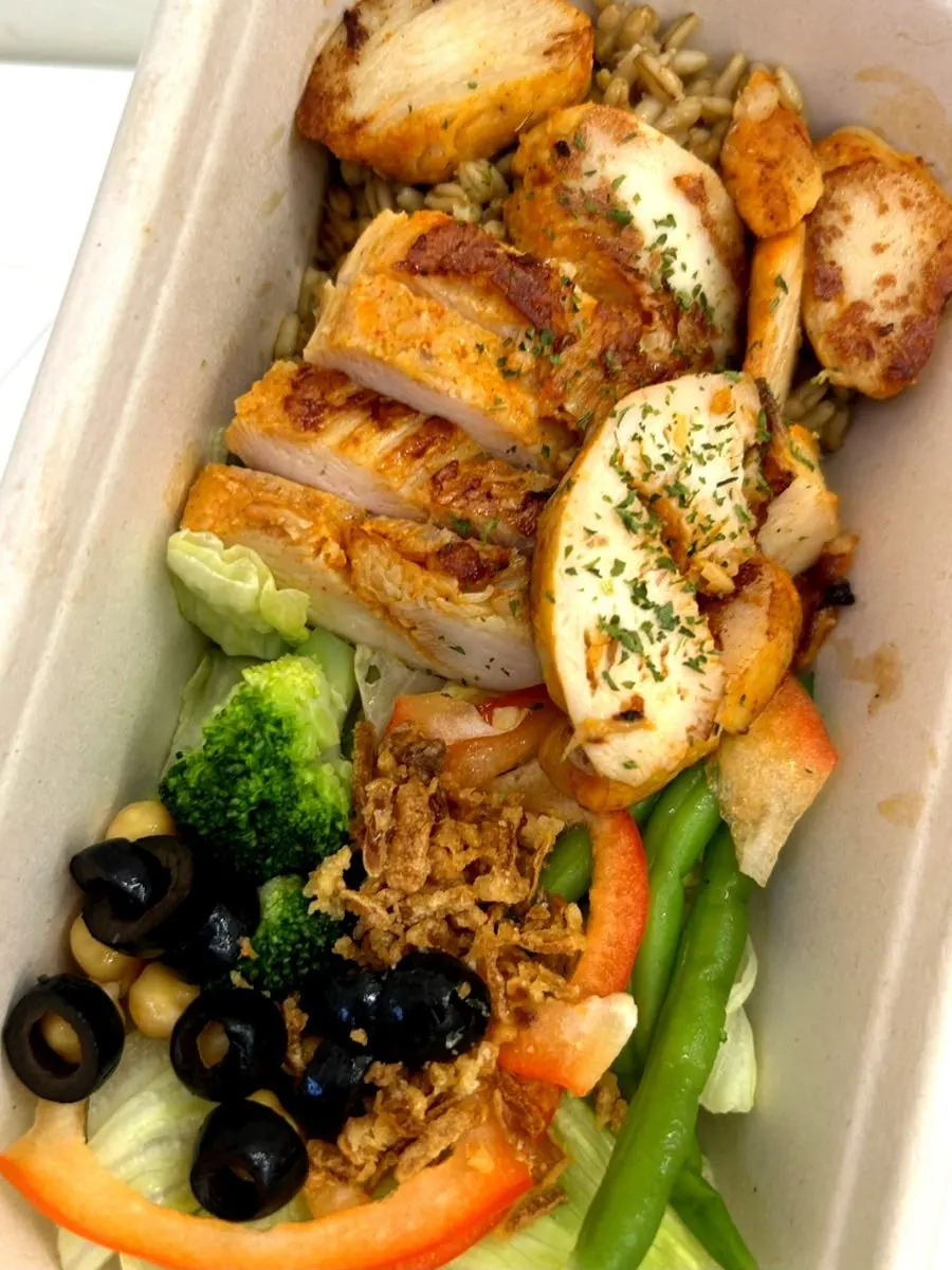 Chicken oat protein box with tomato stew-style sauce