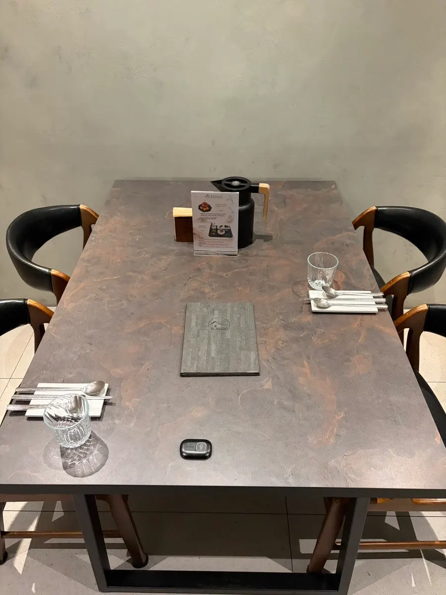 A fully separated private room seat at Usu Gongdeok