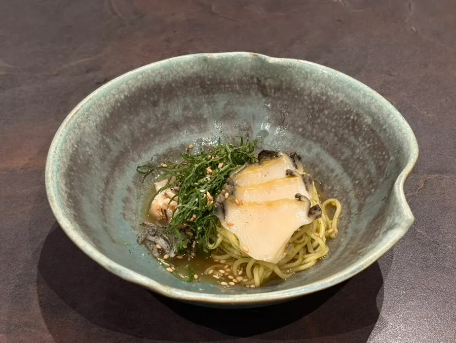 The colorful abalone five-color gardenia noodles