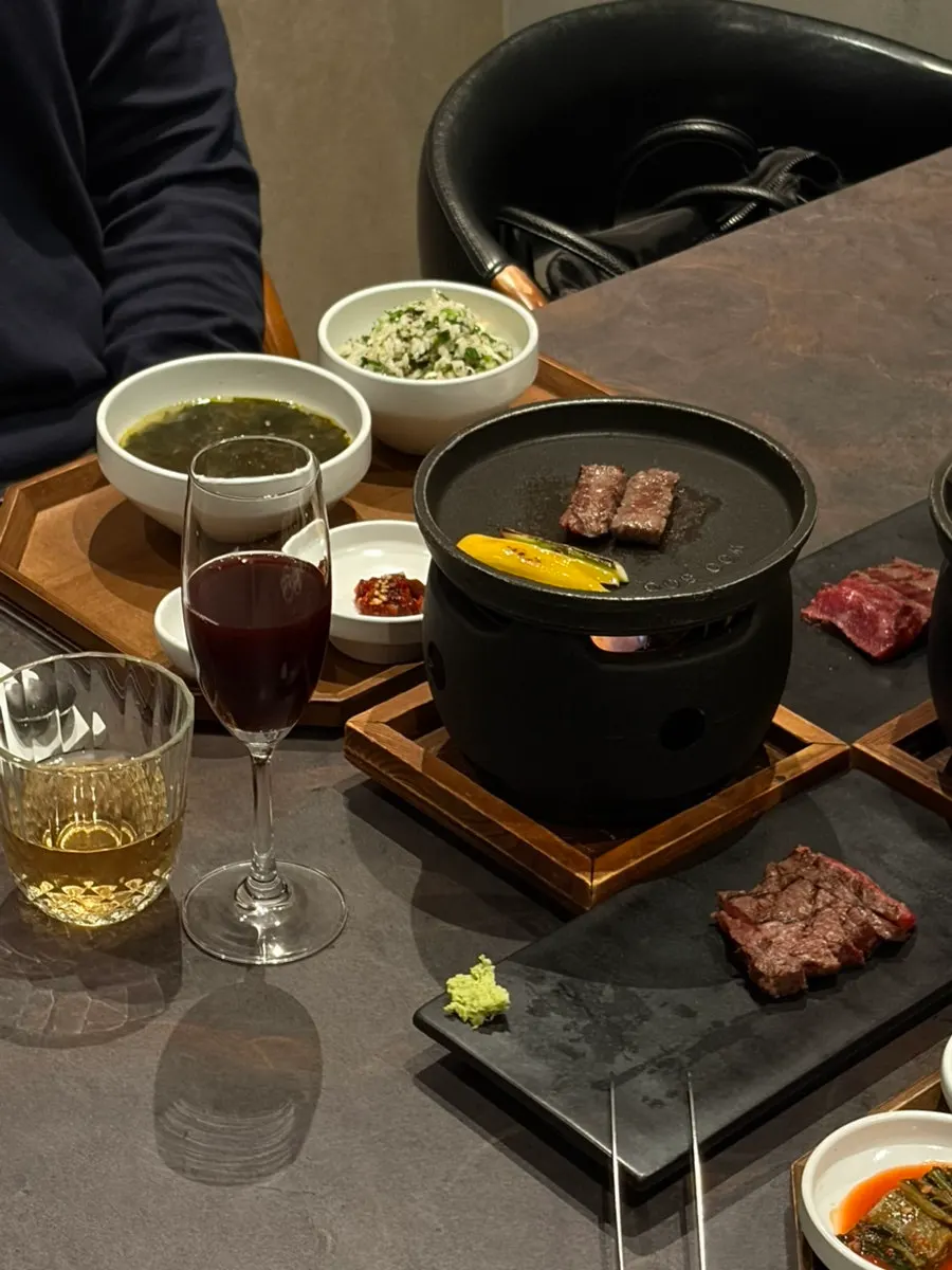 Table setting with the personal-grill hanwoo