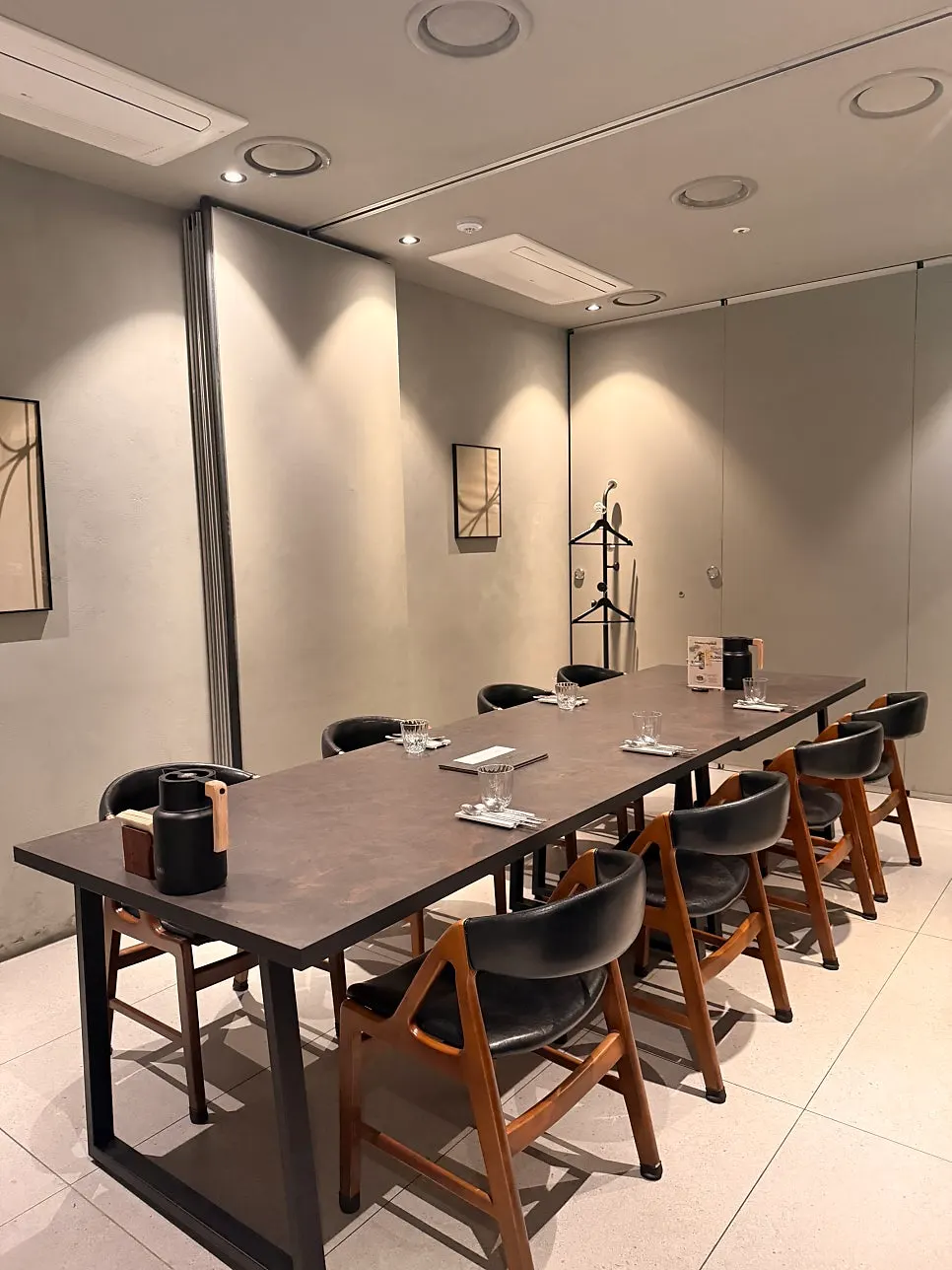 Interior of a private room at Usu