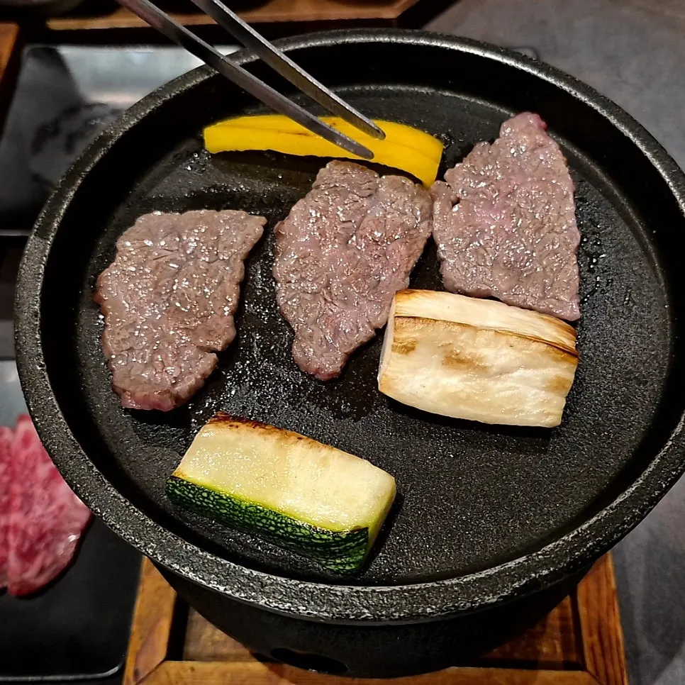 개인 화로에 올려진 한우 등심