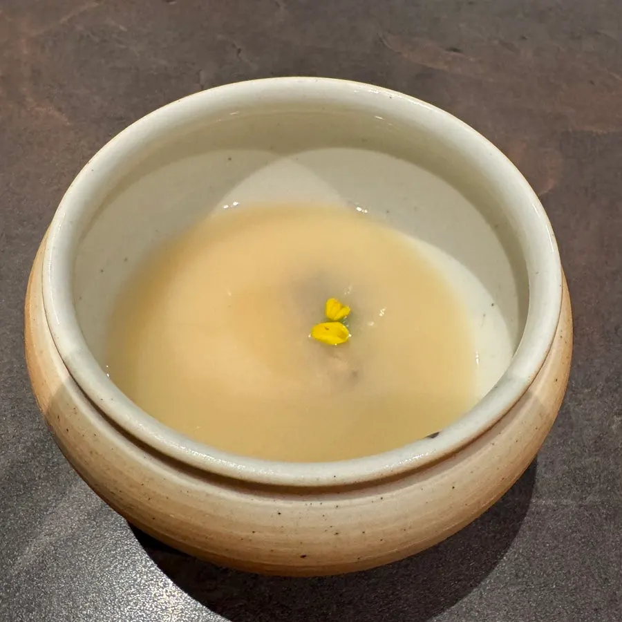 한우 사골과 닭육수로 만든 우계 진죽