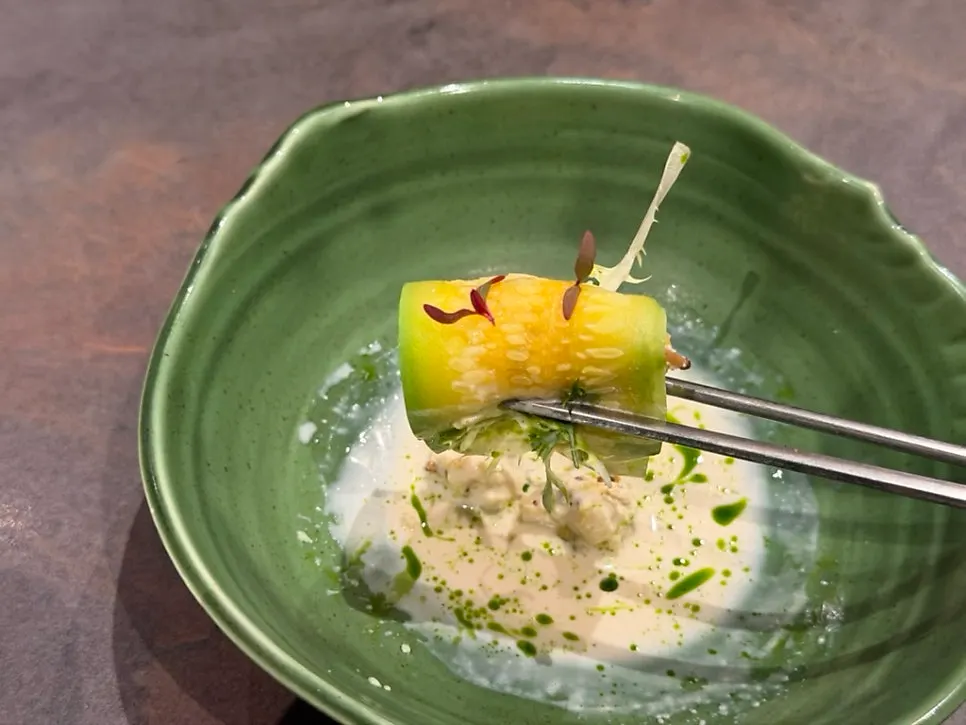 두부를 채운 애호박 요리