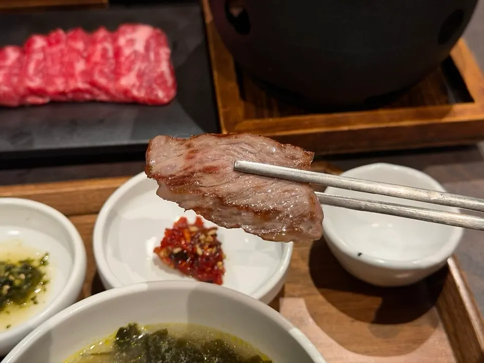 도미 솥밥과 미역국 반상