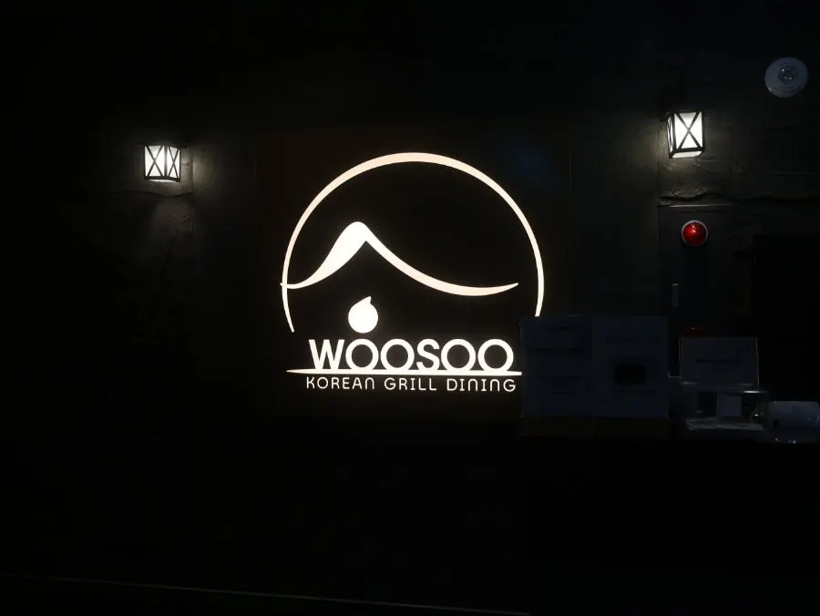 우수 매장 안내와 복도 모습