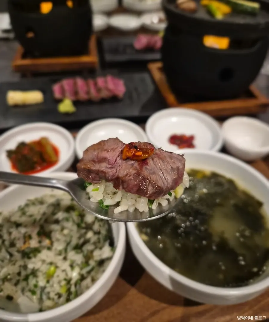 등심과 미역국, 솥밥으로 차린 반상
