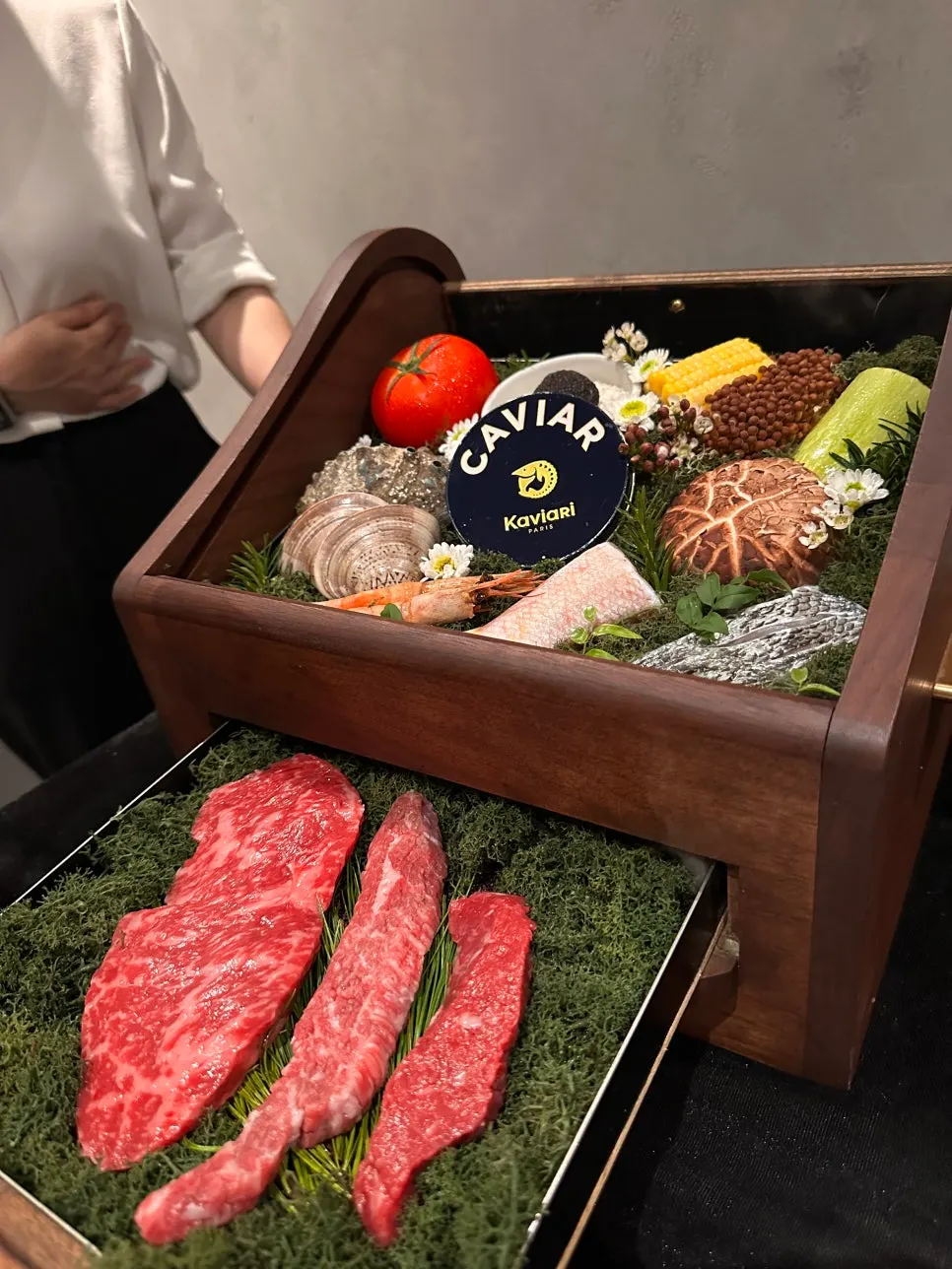 코스를 마친 룸 테이블 풍경