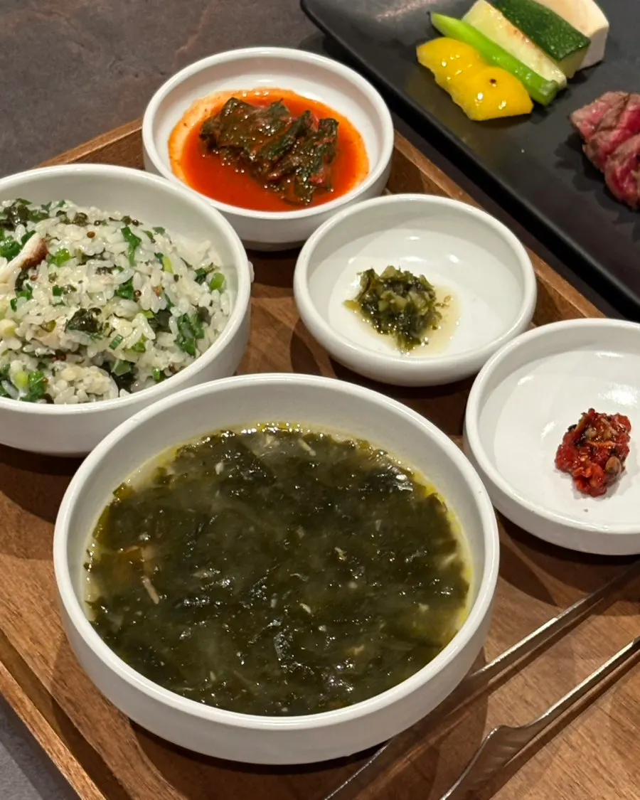 개인 화로와 반찬, 한우 미역국 반상