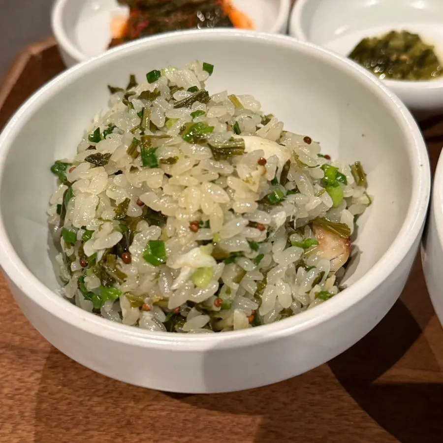 Sea bream pot rice portioned out for everyone