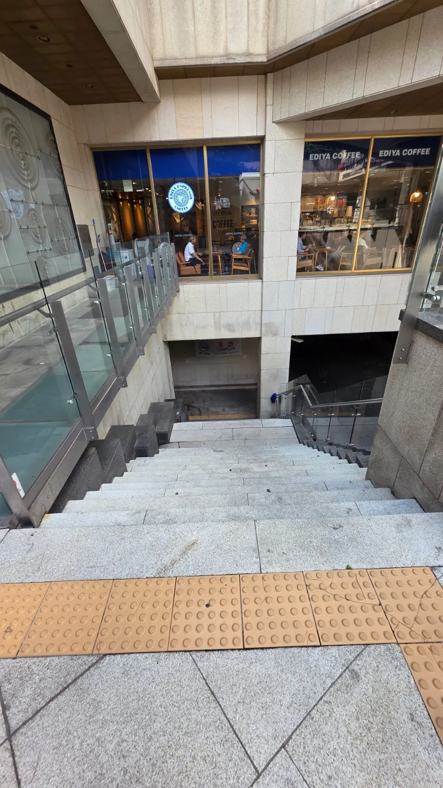 Basement corridor of the commercial building leading to Usu Gongdeok