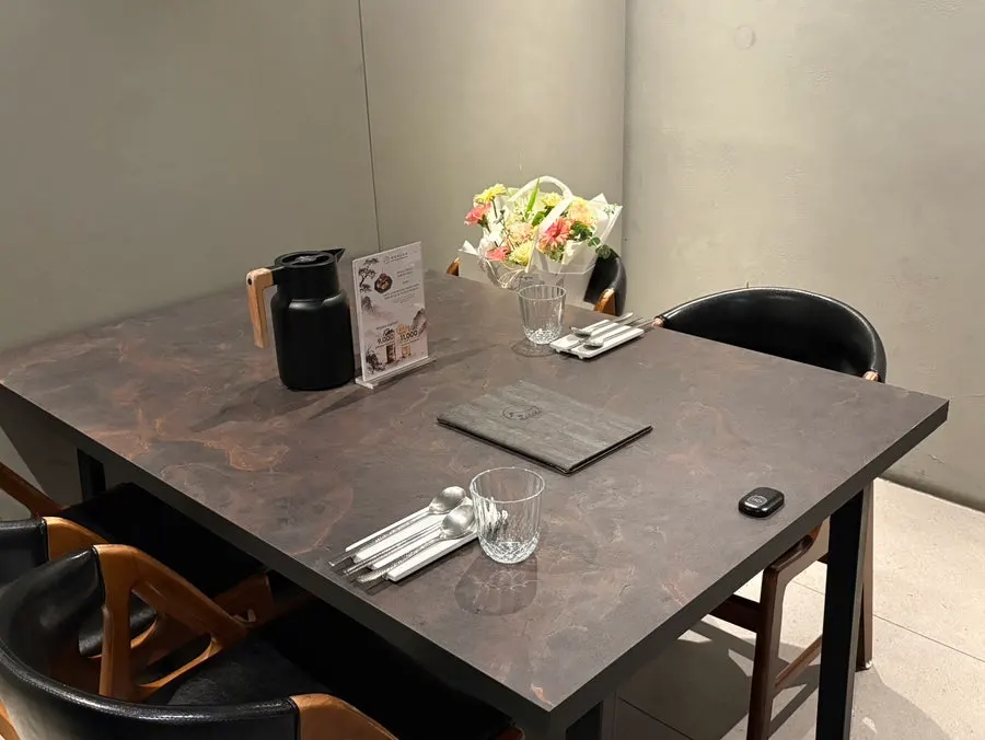 Interior of a private room at Usu Gongdeok