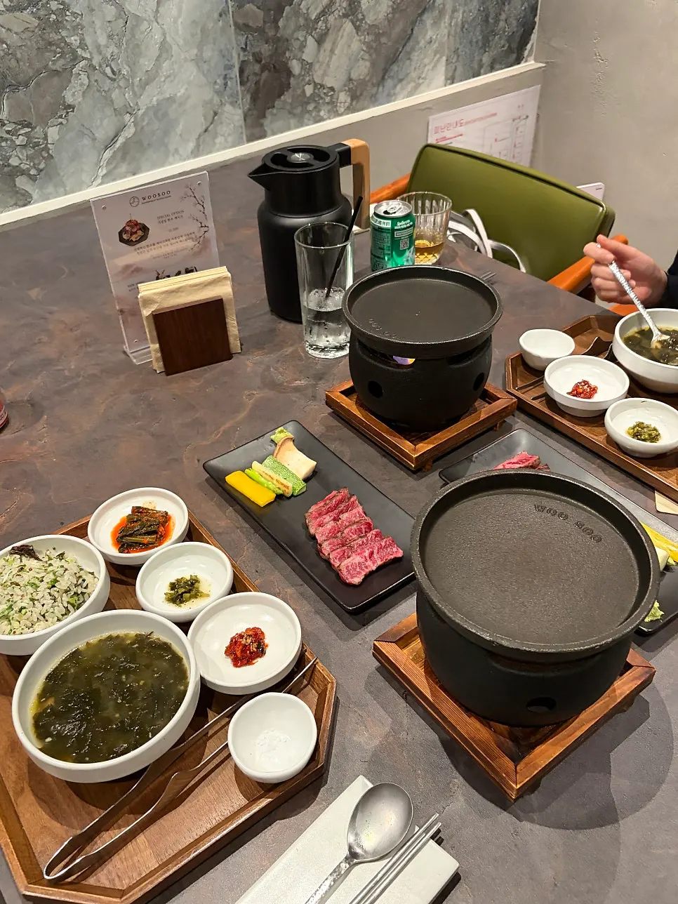 한우 80g과 반상 그리고 도미 솥밥