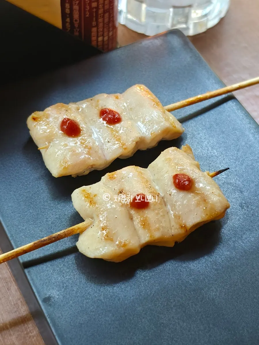 淋上梅子醬的里脊肉燒鳥串