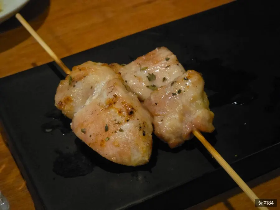 Truffle chicken thigh skewer, the second course dish