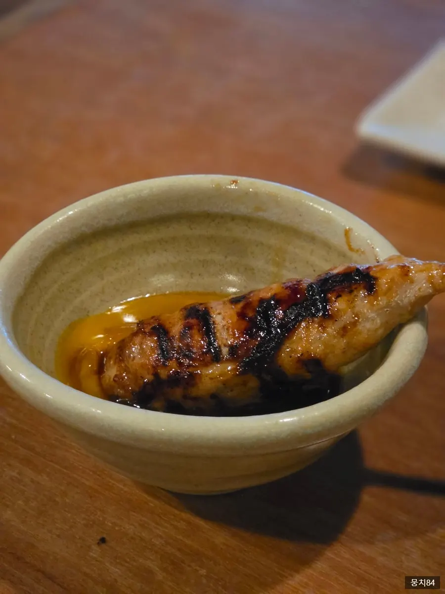 Skewers and drinks on the table at Yakitori Shomong