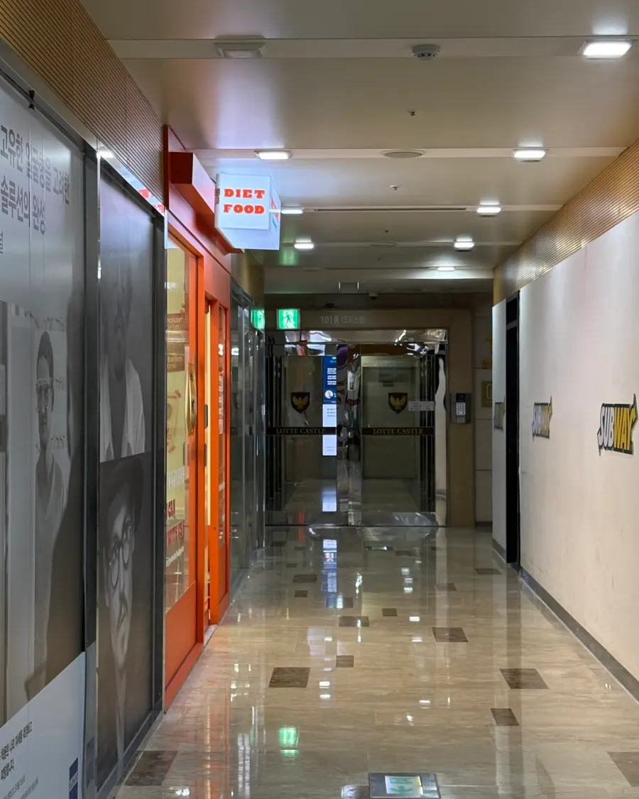 공덕역 롯데캐슬프레지던트 지하 상가의 와이스타브 입구