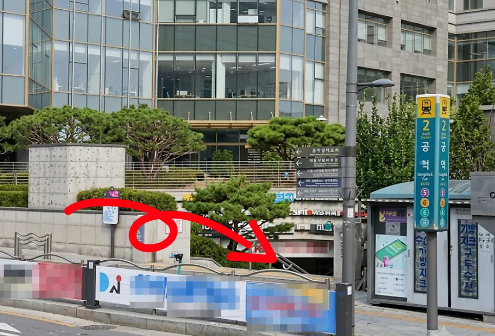 공덕역 롯데캐슬 지하 1층 매장 가는 길 입구