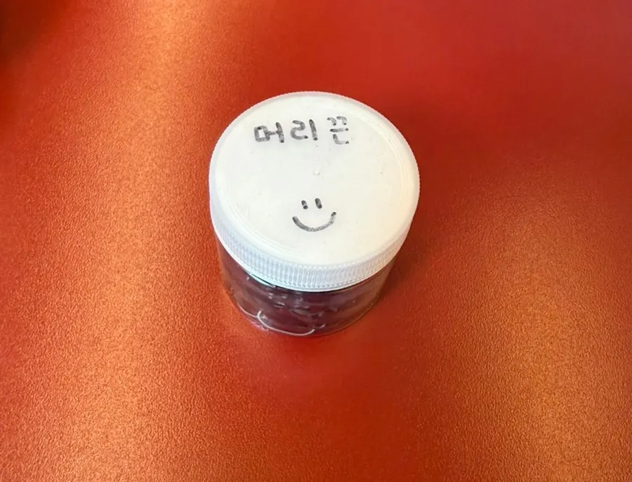 비빔밥 주문 시 나오는 기본 사골국과 반찬, 비빔장