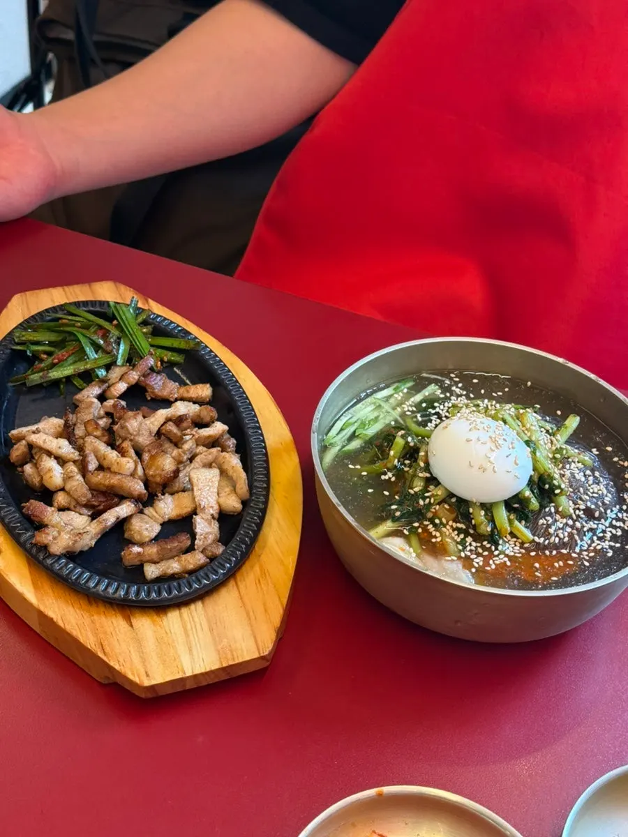 비벼 먹는 육회비빔밥 한 그릇