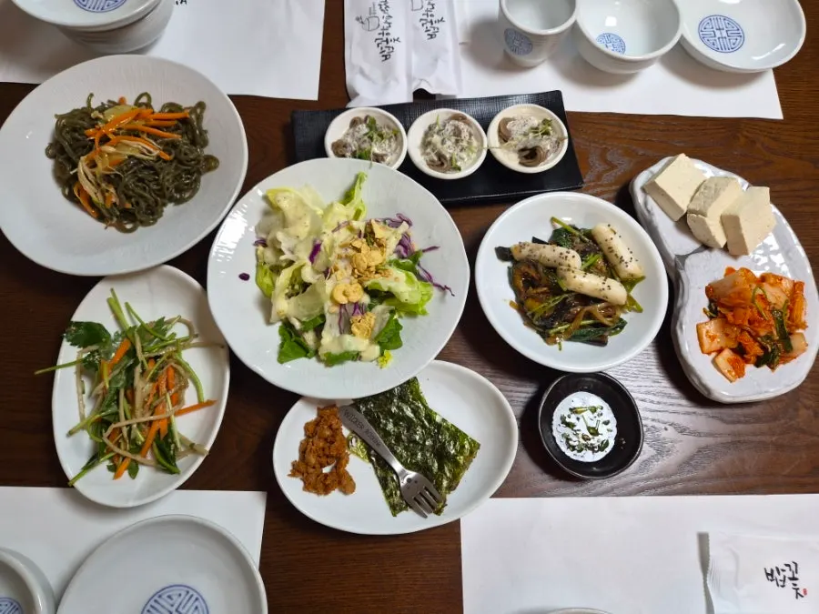 Restaurant entrance with hanok atmosphere