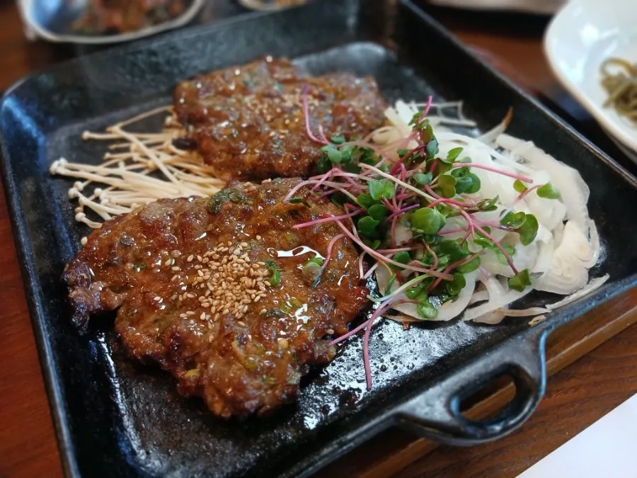 밥꽃하나피었네 룸 좌석