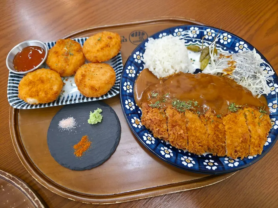 デミソースをかけたデミポークカツ