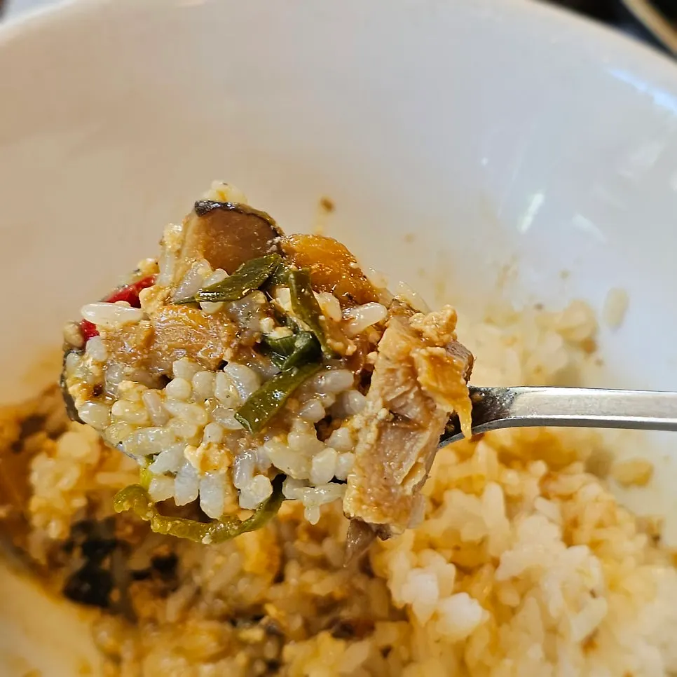 Rice topped with seasoned greens and gangdoenjang