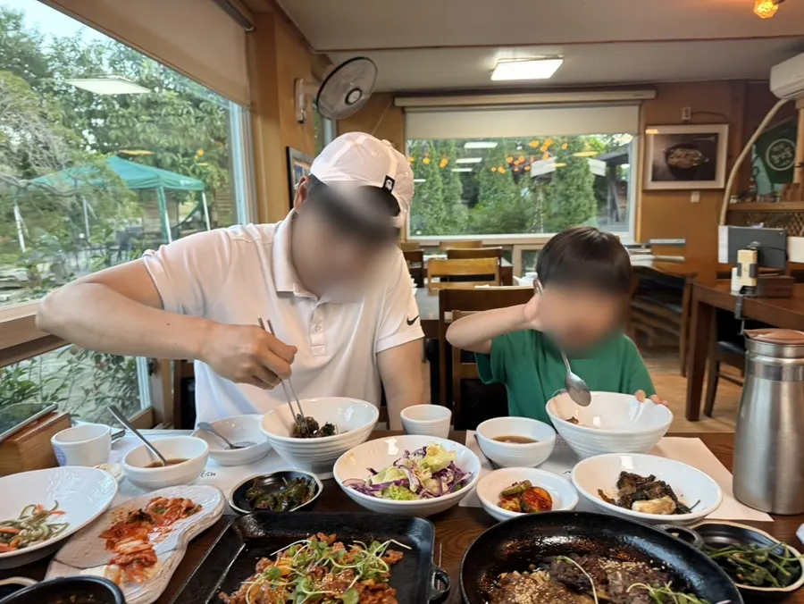 Korean food in Gongju eaten with a child