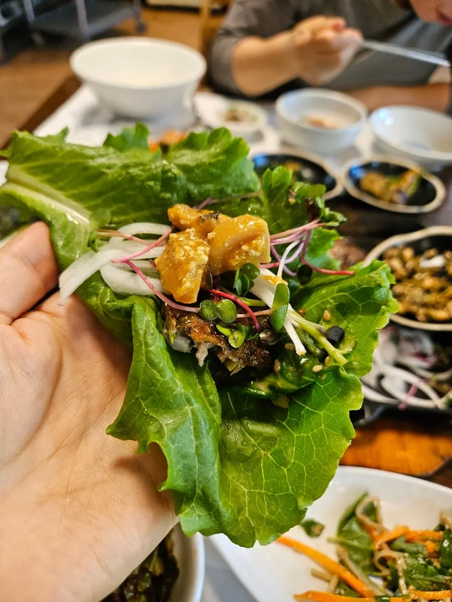 Lettuce salad, lettuce geotjeori and other side dishes