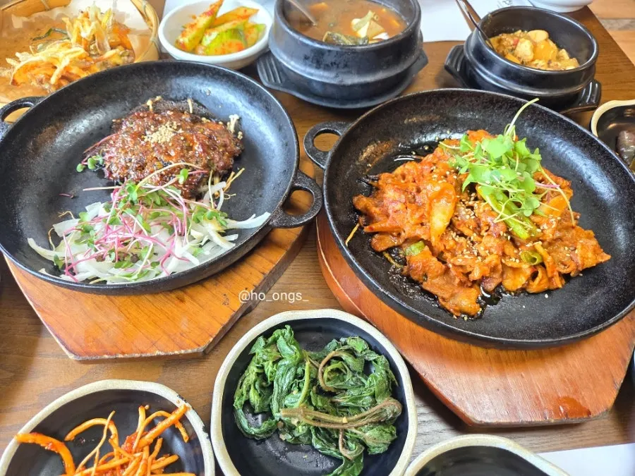 Gangdoenjang and greens side dishes on the table