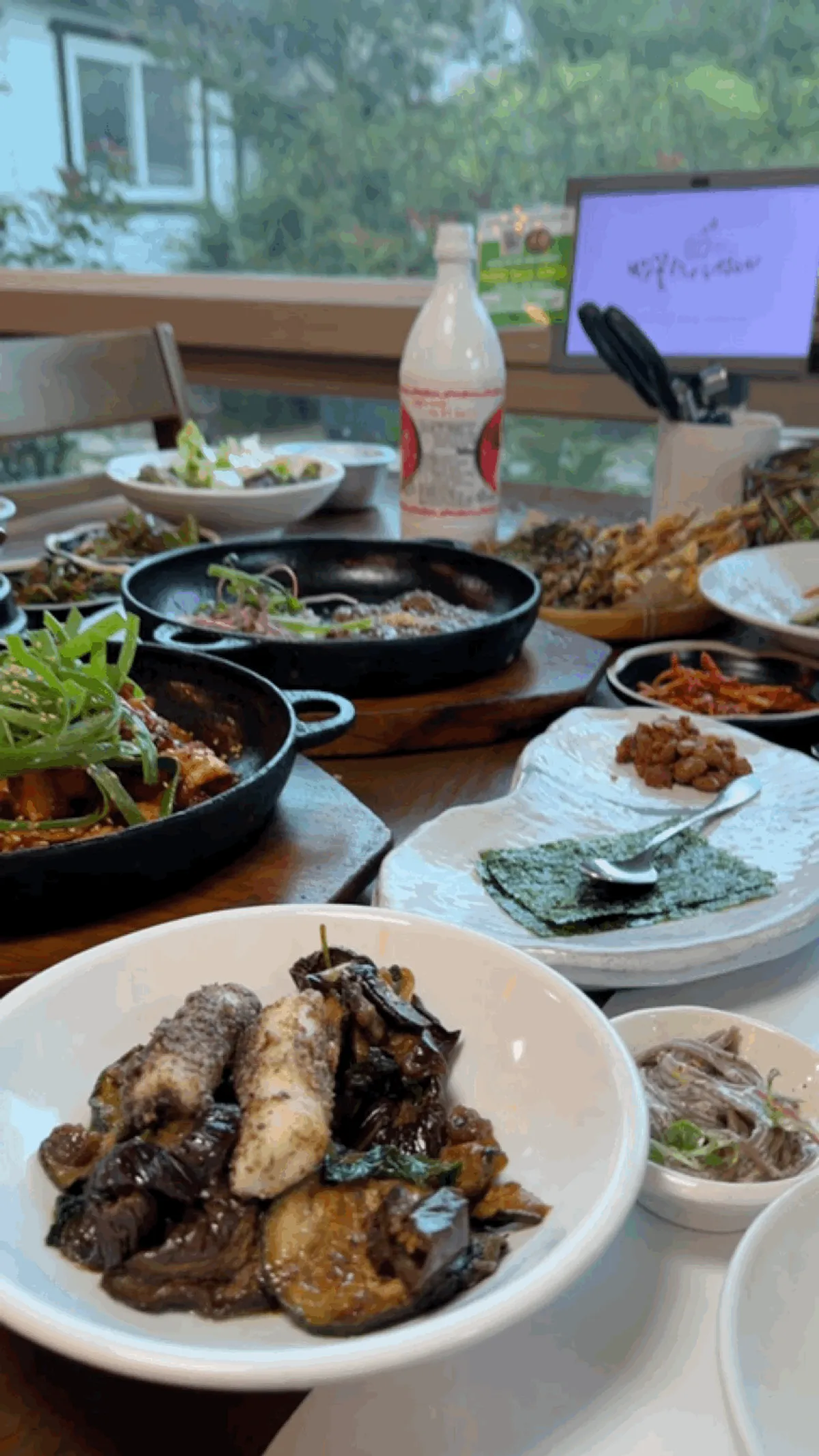Visit to Bapkkot Hana Pieotne, a Korean restaurant in Gyeryong-myeon, Gongju
