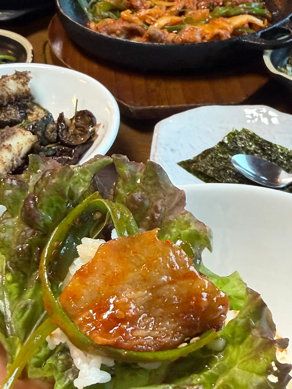 Pork charcoal stir-fry wrapped in lettuce with a bite of rice