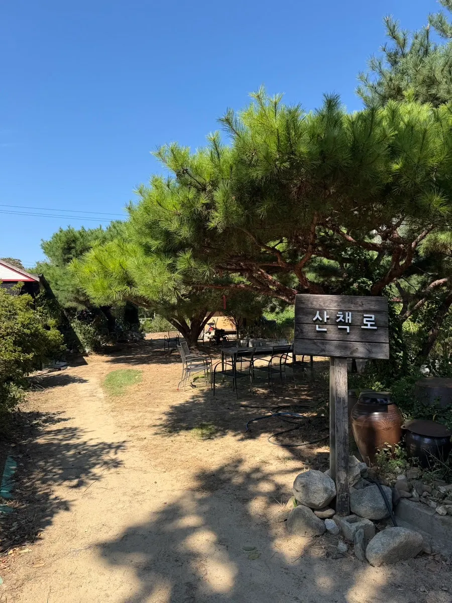 Bapkkot Hana Pieotne, a Korean set-meal restaurant on the slopes of Gyeryongsan
