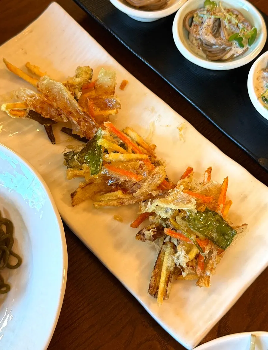 Vegetable fritters fried in a thin batter