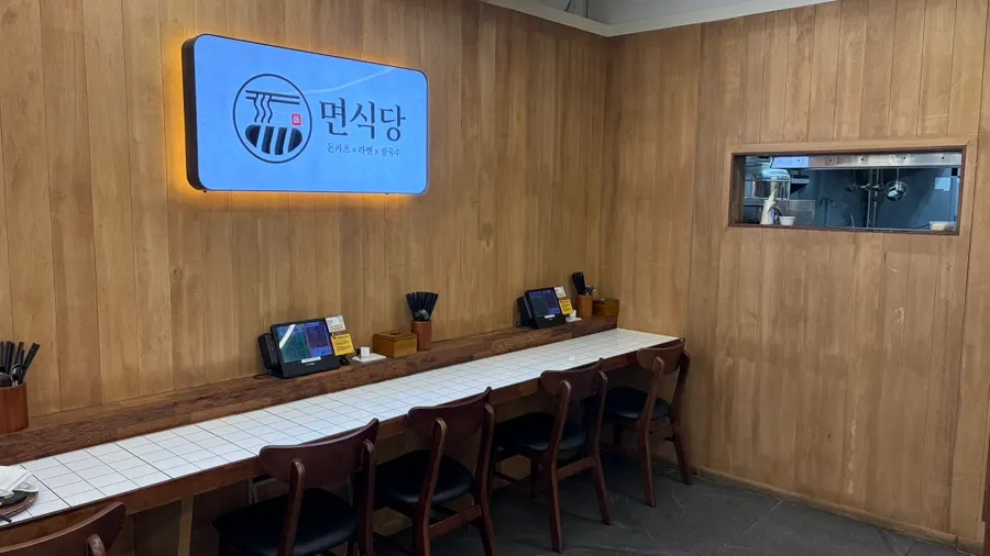 단체 이용 가능한 매장 좌석 사진
