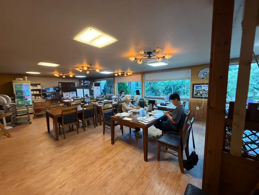 Outskirts atmosphere at a Korean set-meal restaurant in Gyeryong-myeon, Gongju