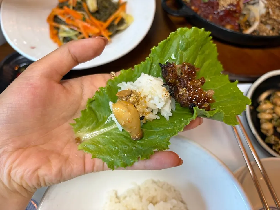 Stew and vegetable fritters in the Korean set meal