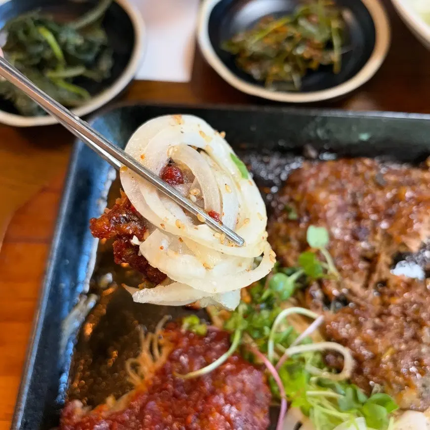 노릇하게 구운 미나리떡갈비