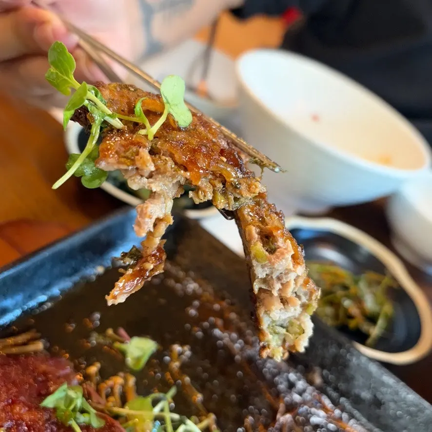 담백한 간장맛 미나리떡갈비